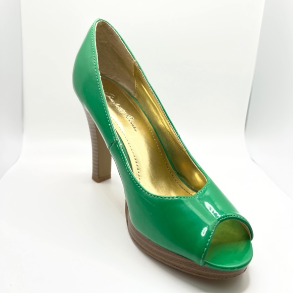 Charlotte Russe “Sandy” Green Patent Peep Toe Pump - Picture 2 of 7